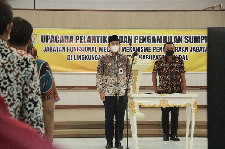 Upacara Pelantikan Dan Pengambilan Sumpah Jabatan Fungsional Melalui Mekanisme Penyetaraan Jabatan